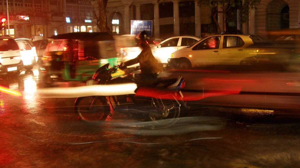 Evening traffic on a Delhi road
