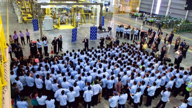 Secretary Kerry Addresses Workers at New Ford Factory in India After Touring Facility Amid Vibrant Gujarat Summit (15639145804)
